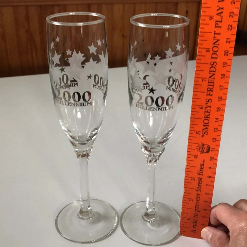 2 vintage Champagne Glasses 2000 Millennium Clear Silver Stars & Letters 8.75”
